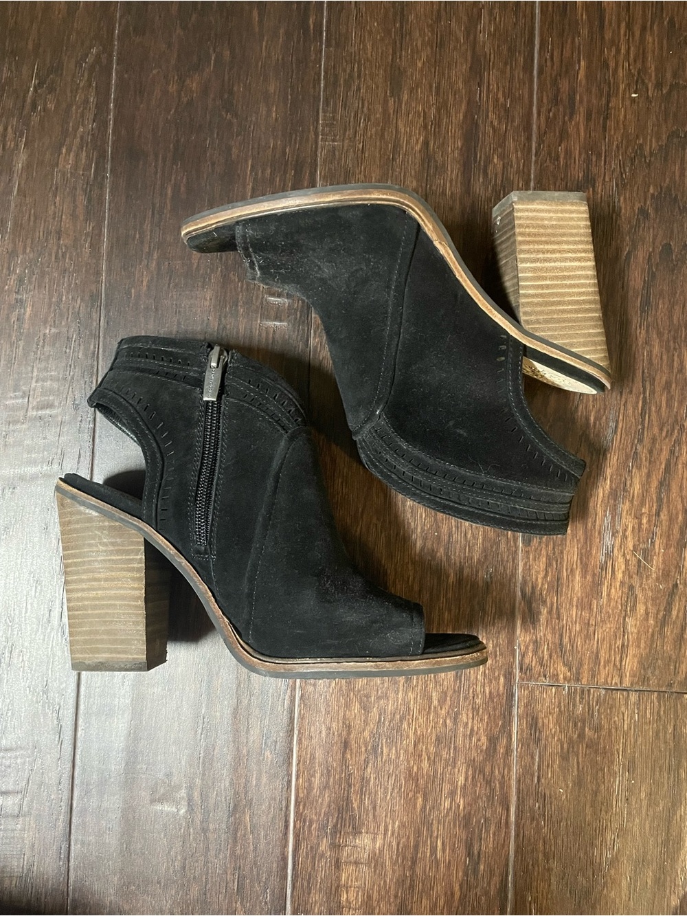 Vince Camuto Black Peep-Toe Block Heel Shoes size 8